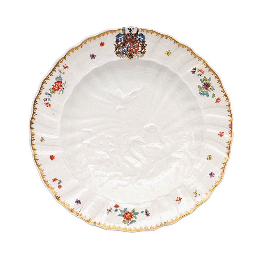 A plate of the legendary "Swan" service"