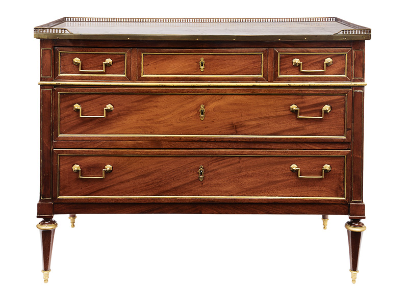 An elegant Directoire chest of drawers