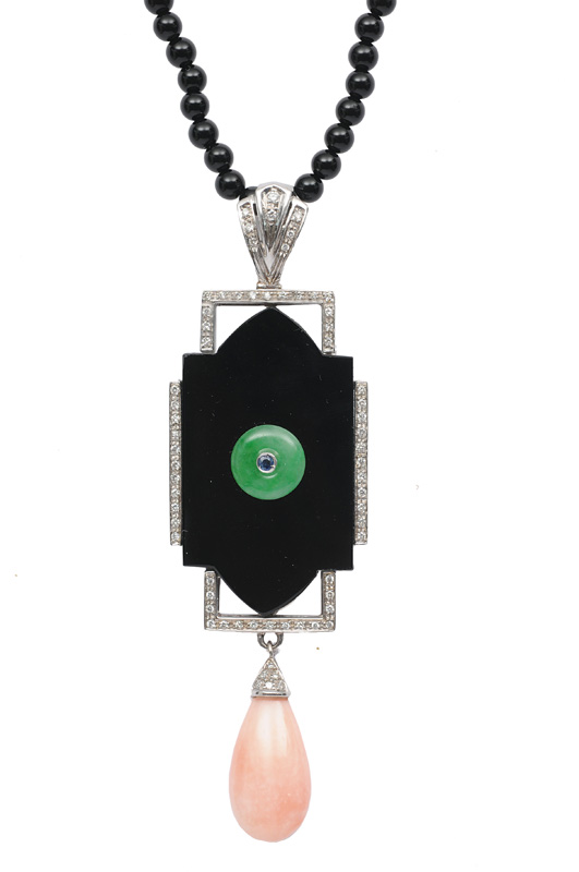 An onyx necklace with pendant in onyx, coral and jade in the style of Art-déco