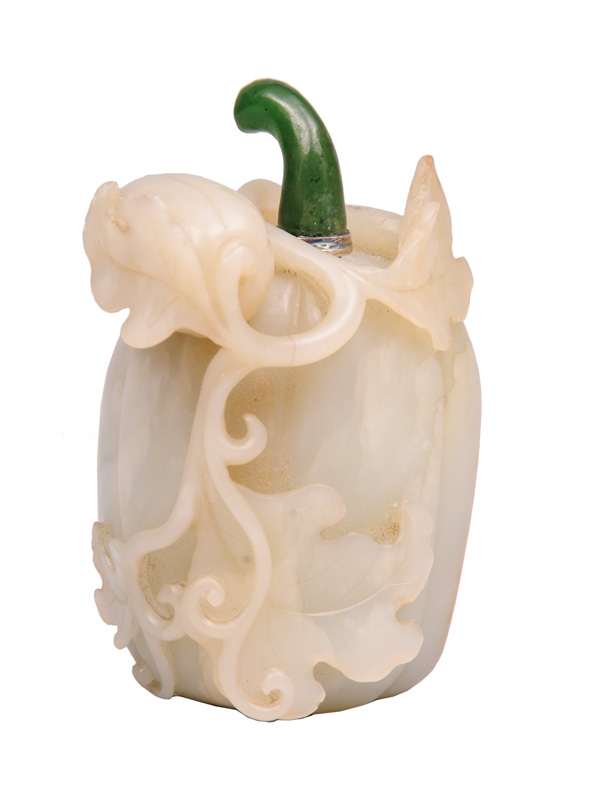 An exquisitely carved gourd-shape jade snuff bottle