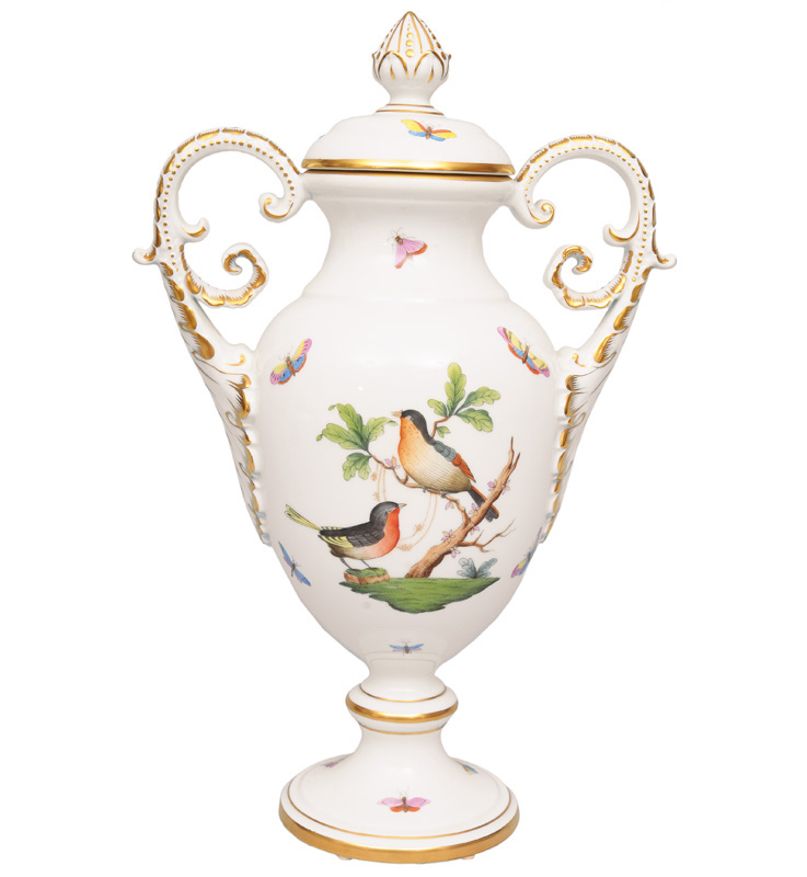 An amphora vase with cover "Rothschild Oiseaux"