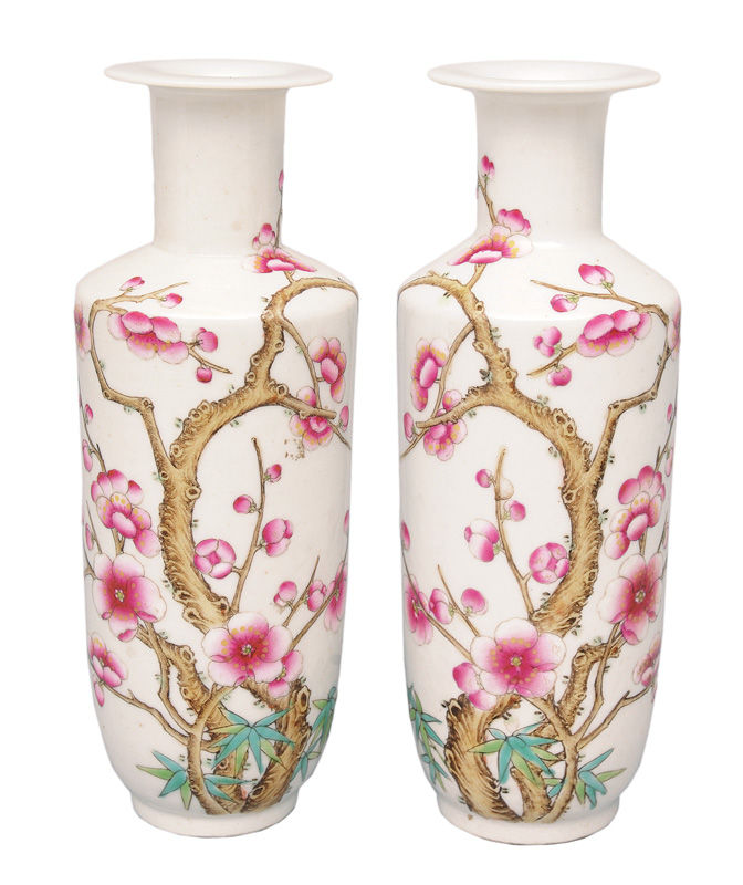 Paar kleiner Rouleau-Vasen mit Prunusblüten