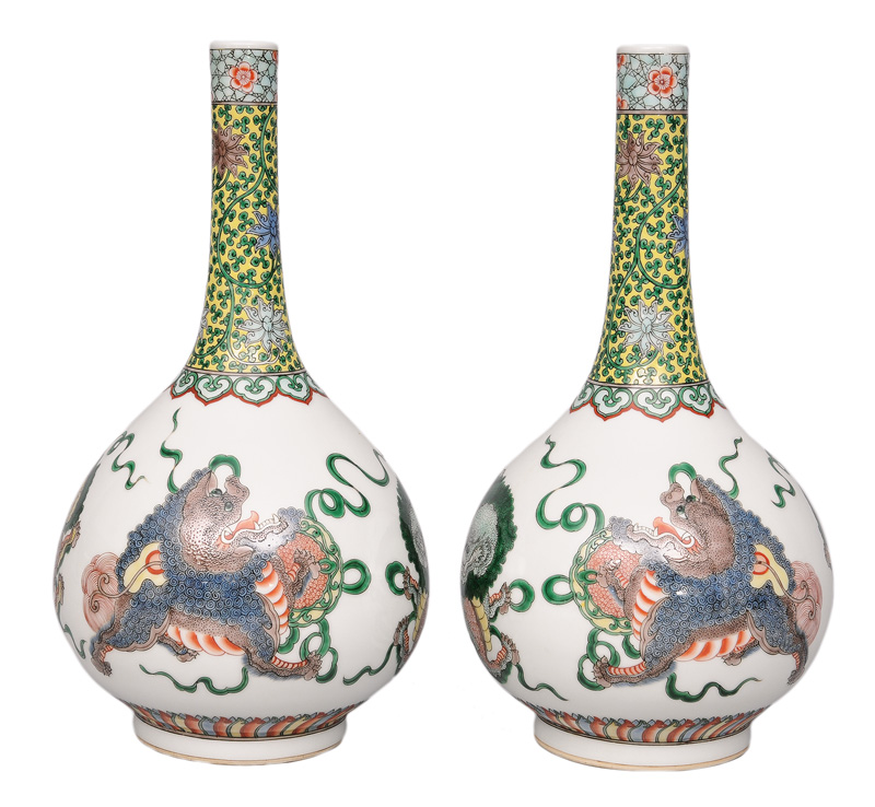 A pair of fine Famille-Verte bottle vases with Fô-dogs