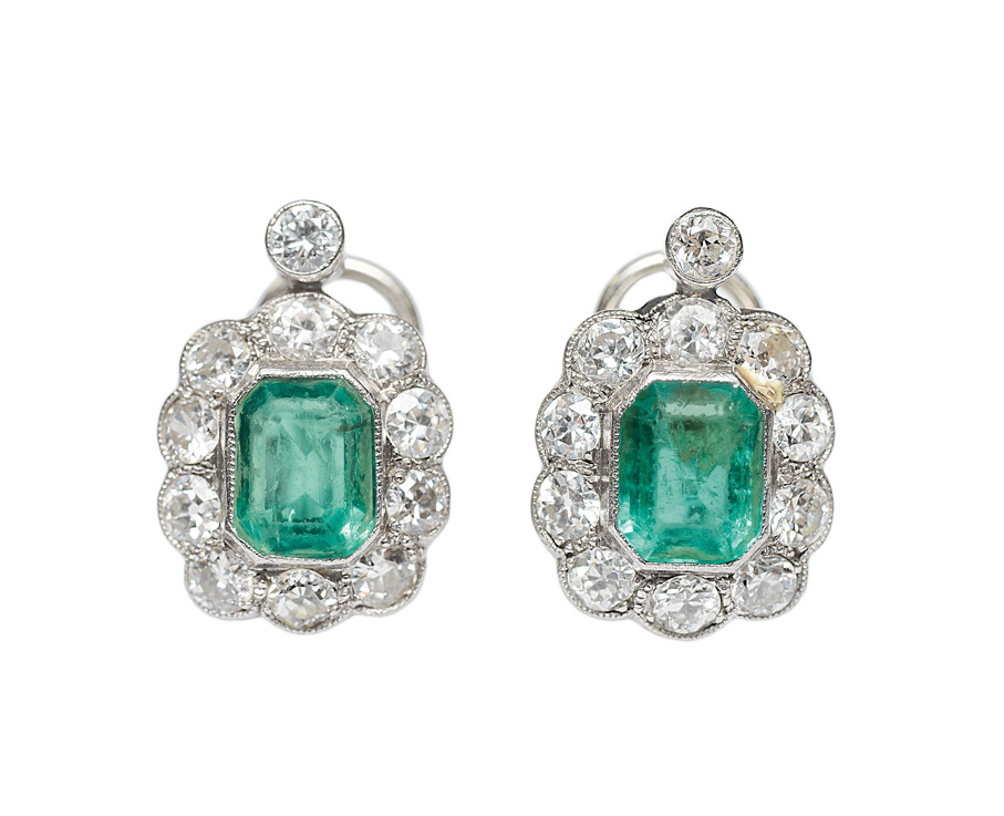 A pair of emerald diamond earstuds