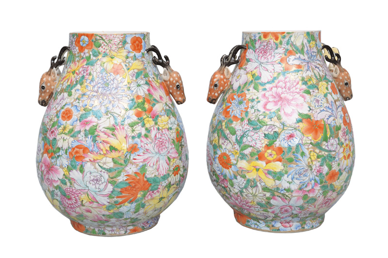 Paar Millefleurs-Vasen mit Hirschkopf-Henkeln