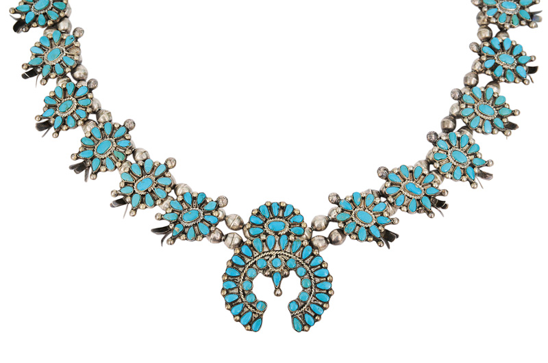 A turquoise necklace with matching pair of earrings