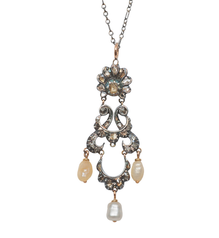 A petite diamond pearl pendant with necklace