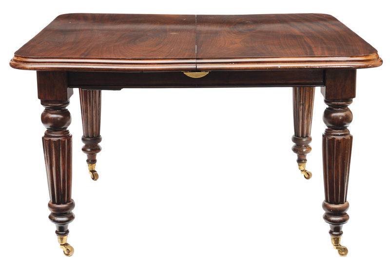 A Georgian extending dining-table