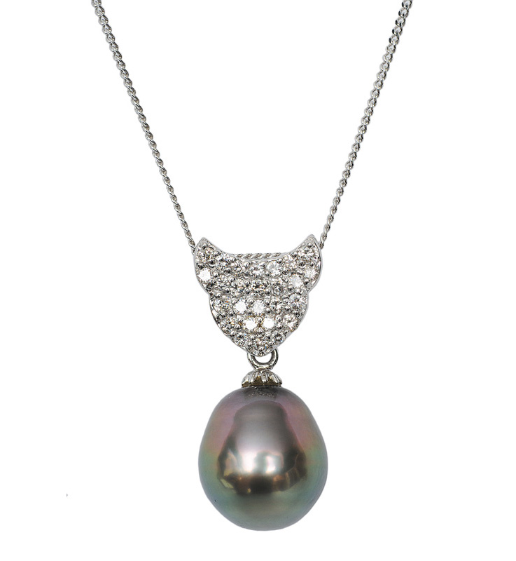 A Tahit pearl pendant with diamonds and necklace