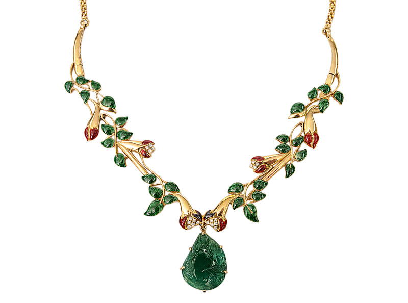 An emerald necklace with enamel ornament