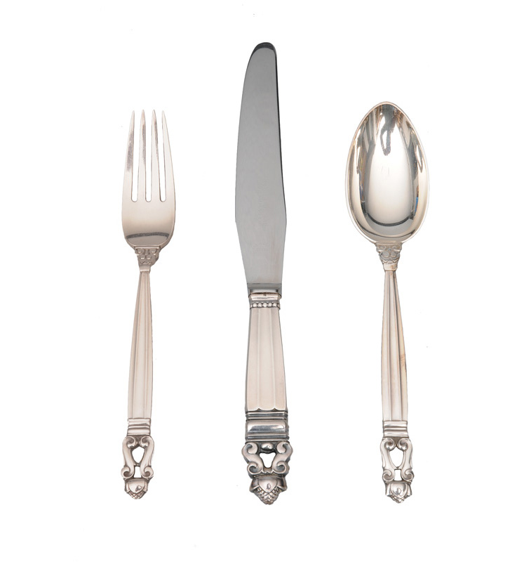 A voluminous Georg Jensen cutlery "Konge" for 10 persons