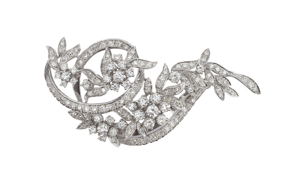 A flower shaped brooch with diamonds