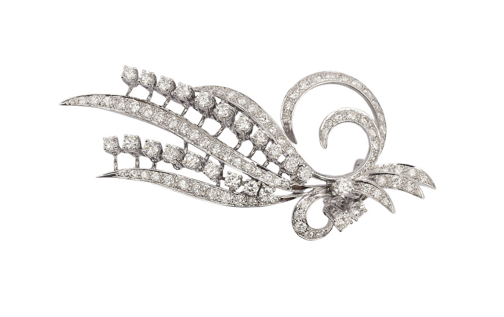 A flower shaped brooch with diamonds