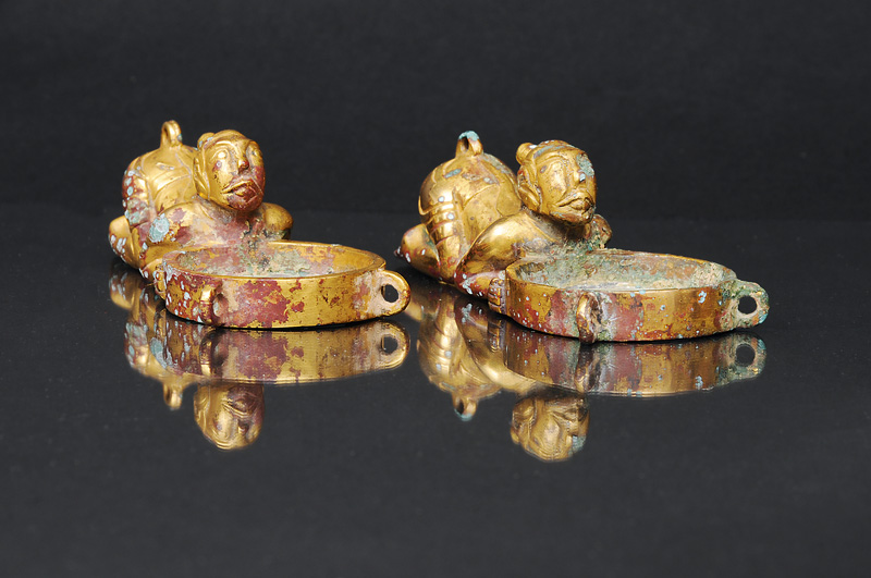 A pair of fine figural oil lamps - image 2