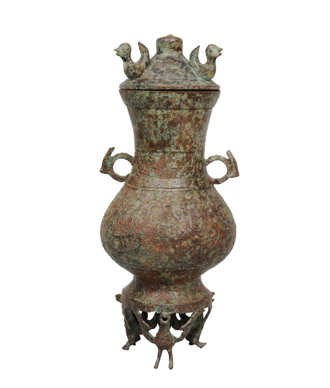 A rare archaistic bronze vase "HU" with bird base