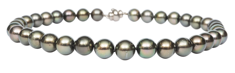 A Tahiti pearl necklace