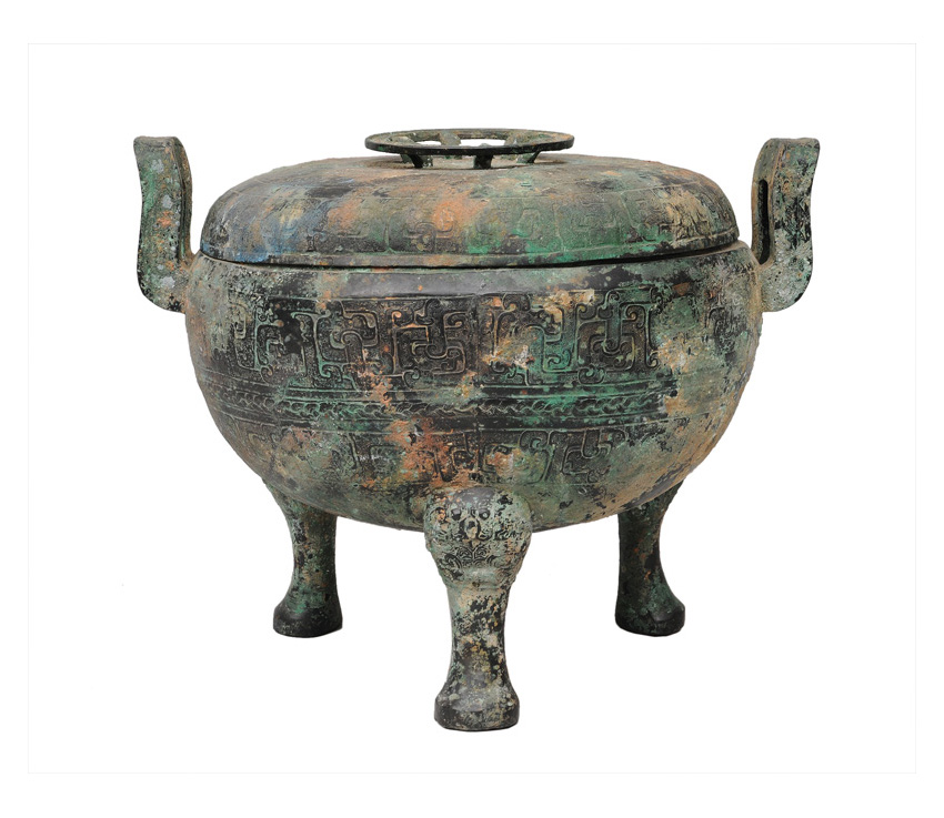 An archaic ritual bronze vessel "Ding"