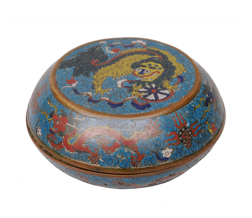 A cloisonné cover box with Fô-dog and dragons