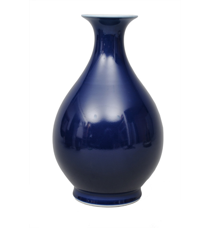 Monochrome vase "Yuhuchunping"