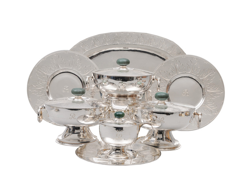 A magnificent dinner service "Akanthus" with jadeit knobs