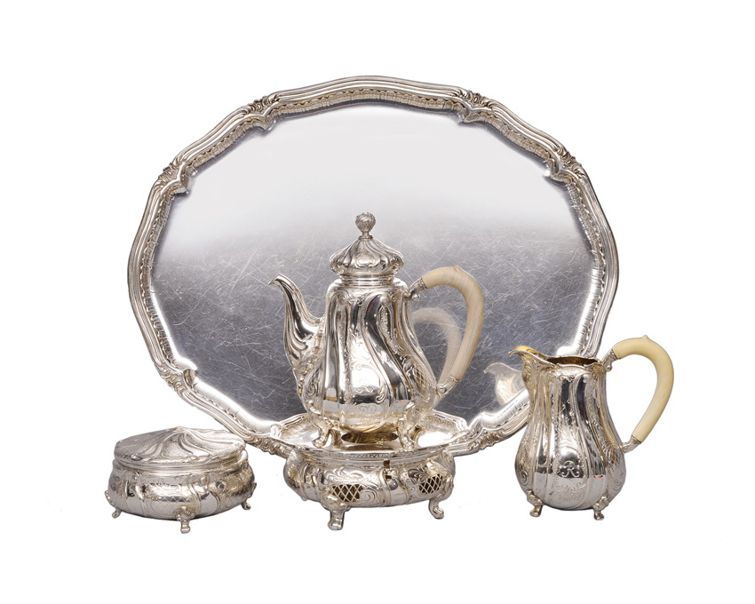 A tea set with Rokoko ornaments