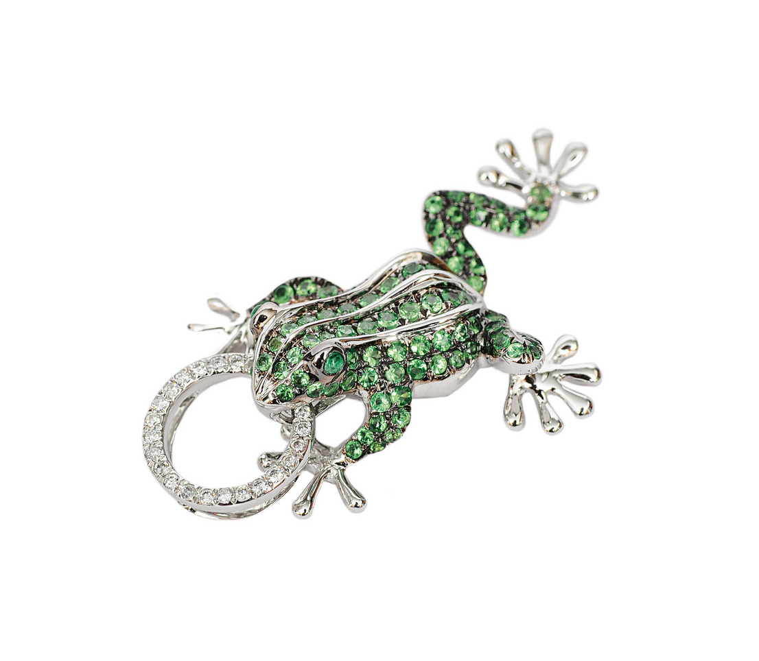 A small tsavorith diamond pendant "Frog"
