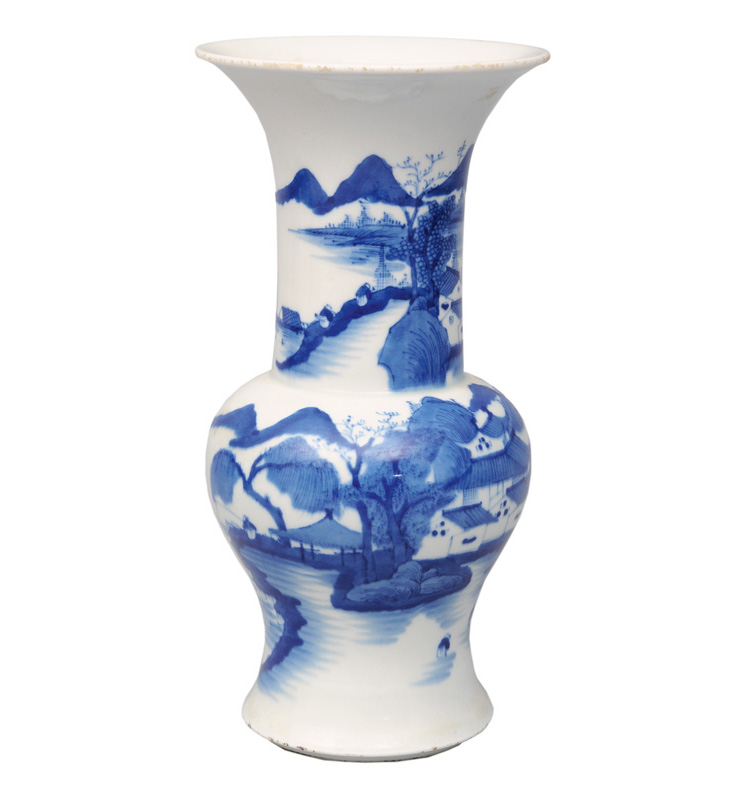 A small "Yenyen" vase