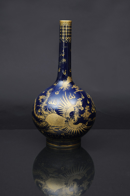 A magnificent "Powder Blue" bottle vase with dragon and phoenix - image 2