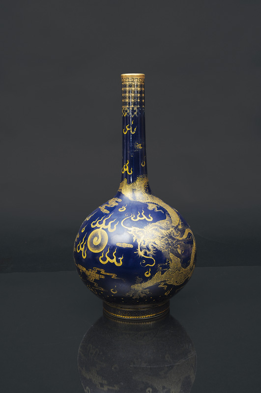 A magnificent "Powder Blue" bottle vase with dragon and phoenix - image 3