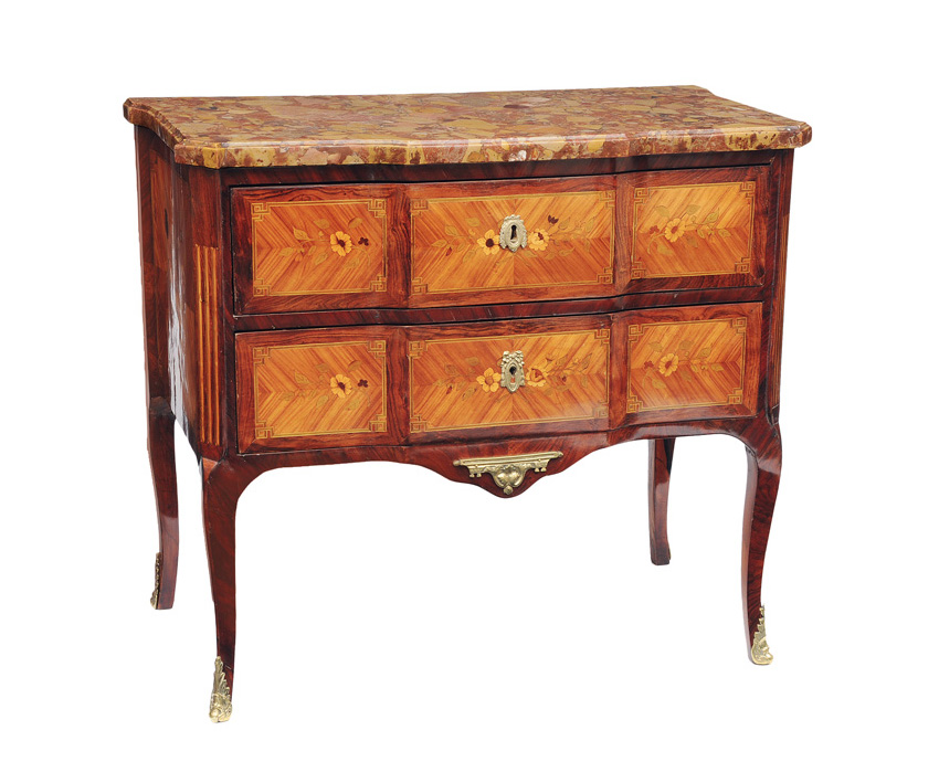 A chest of drawer with fine flower marqueterie
