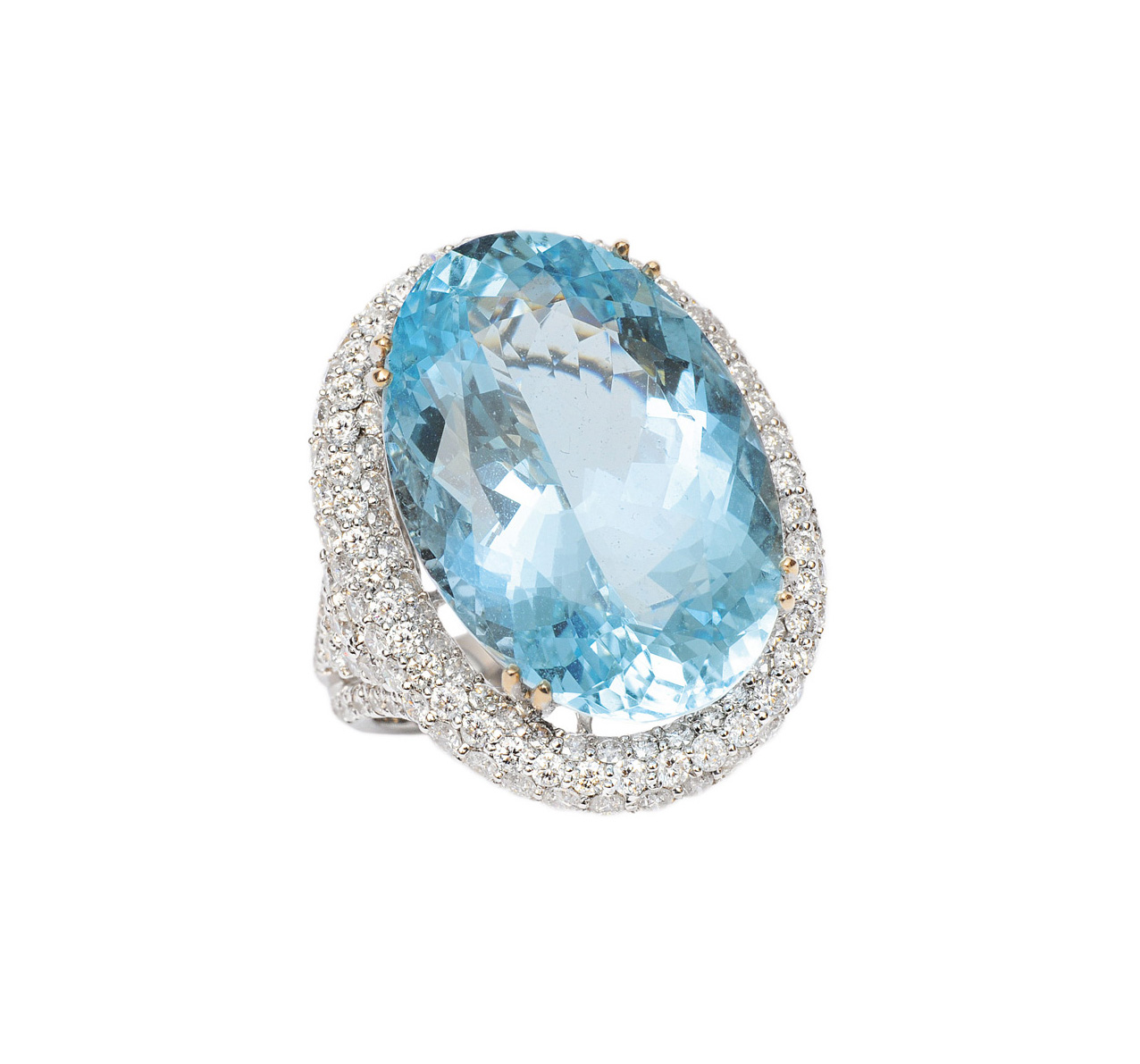 An aquamarin diamond ring