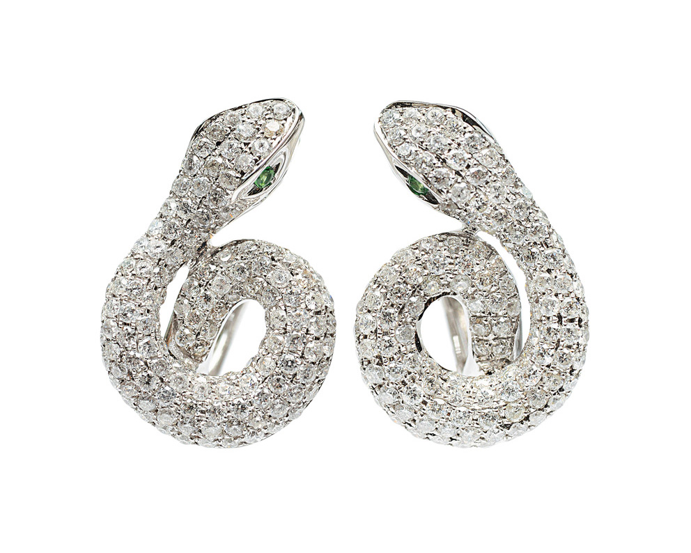A pair of diamond earstuds in shape of snakes