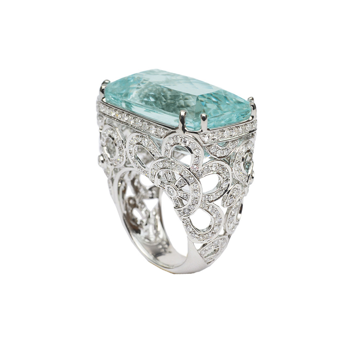 An aquamarine diamond ring