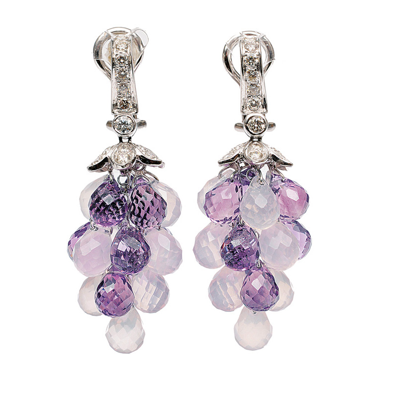 A pair of earpendants with amethysts and rosequartz