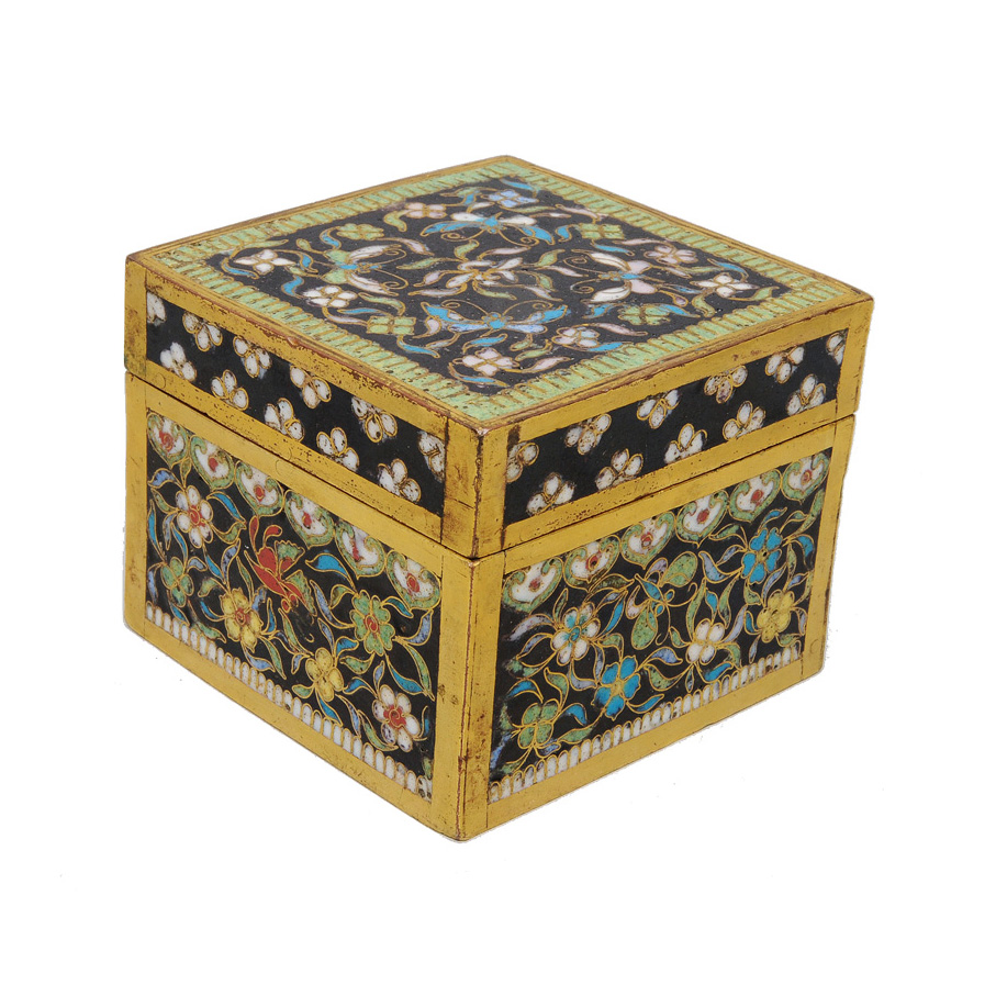 A fine cloisonné box with foliage and butterflies