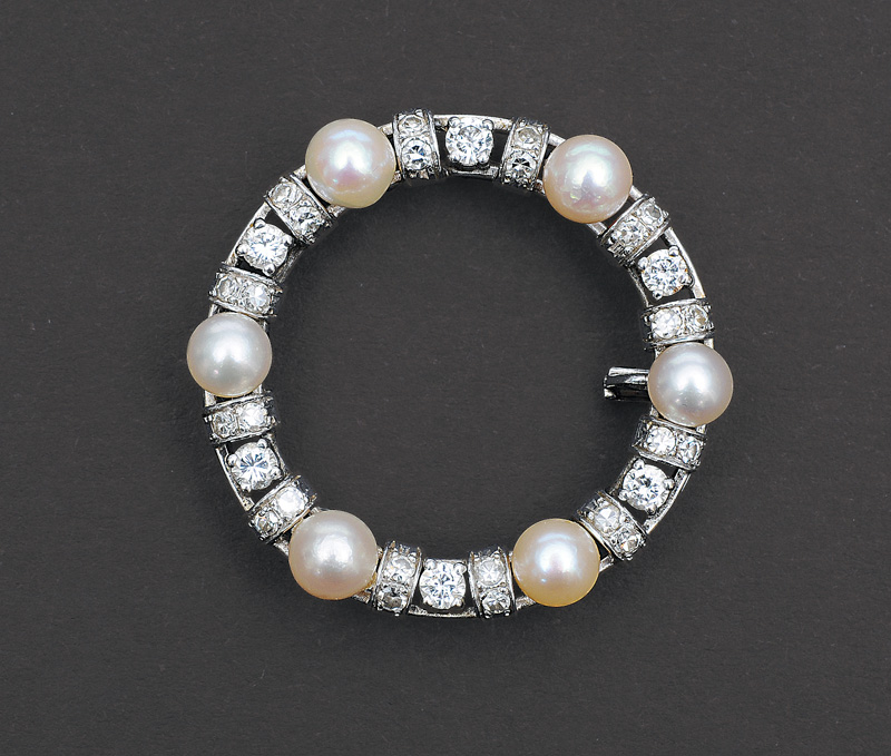 A pearl diamond brooch - image 2