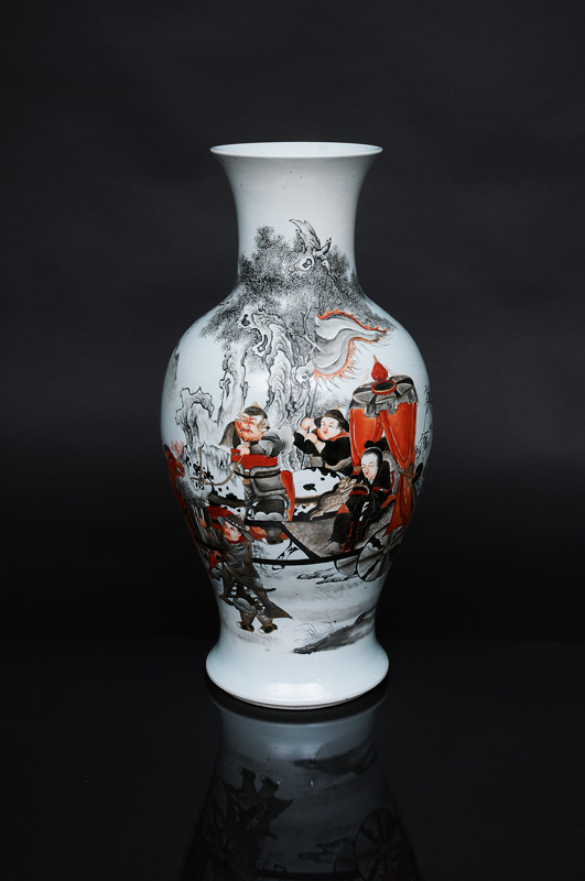 An elegant baluster vase with fine grisaille-painting - image 2