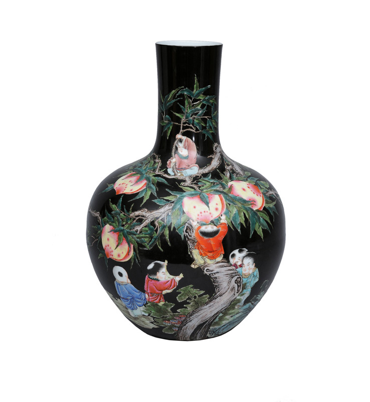 Prächtige "Famille-Noire" Vase mit Knaben und Pfirsichen