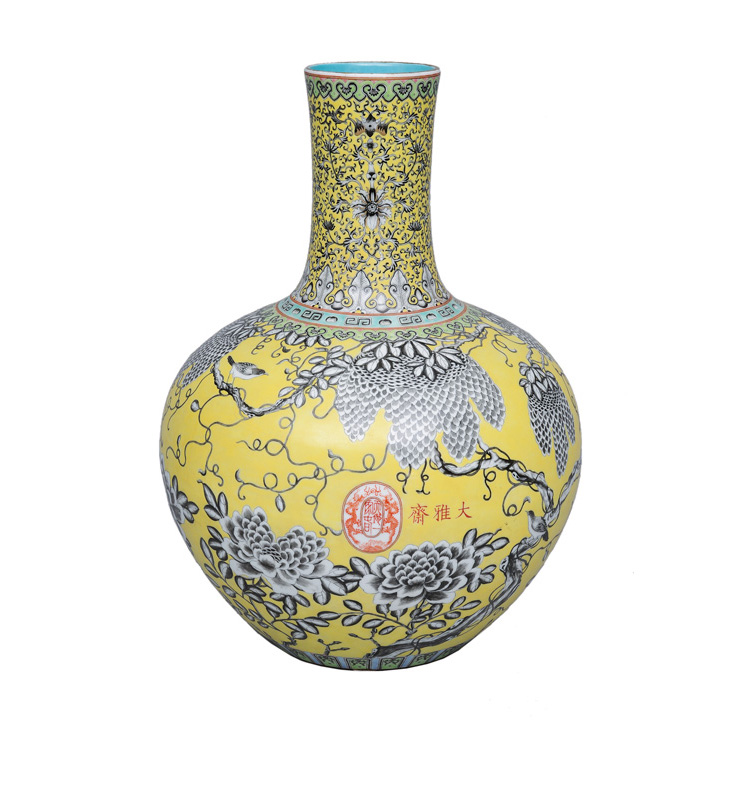 Seltene und prächtige "Da Ya Zhai" Vase mit Gelbfond (大雅齋)