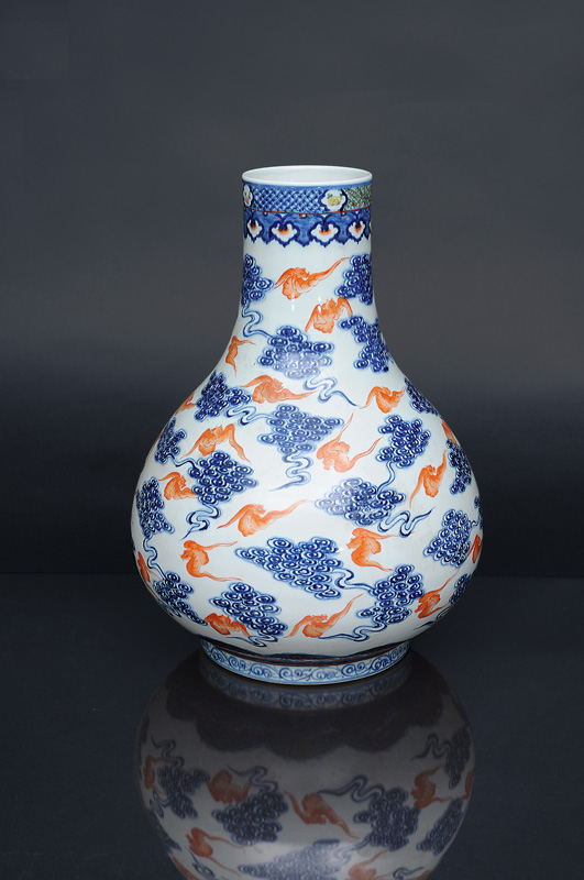 A tall "100 bats" vase - image 2