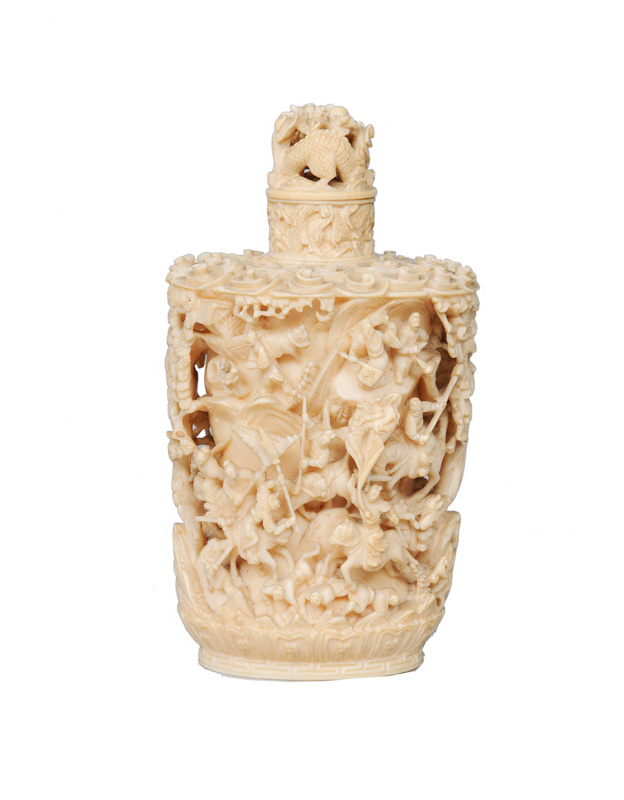 A very fine ivory snuffbottle with relief decoration