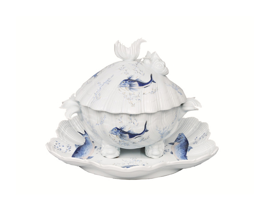 A large fish tureen on platter