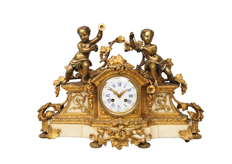 Napoleon-III-Pendule mit musizierenden Putto-Figuren