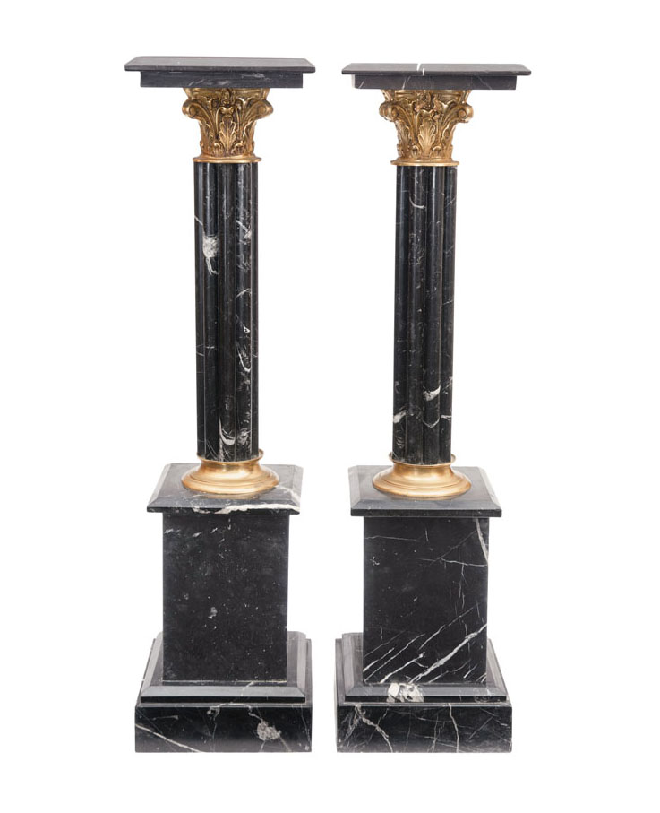 A pair of decorativ marble columns