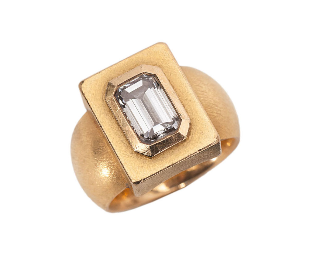 A single stone diamond ring A single stone diamond ring