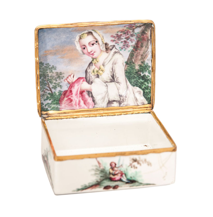 A snuff box with portrait of a stitching lady - image 2