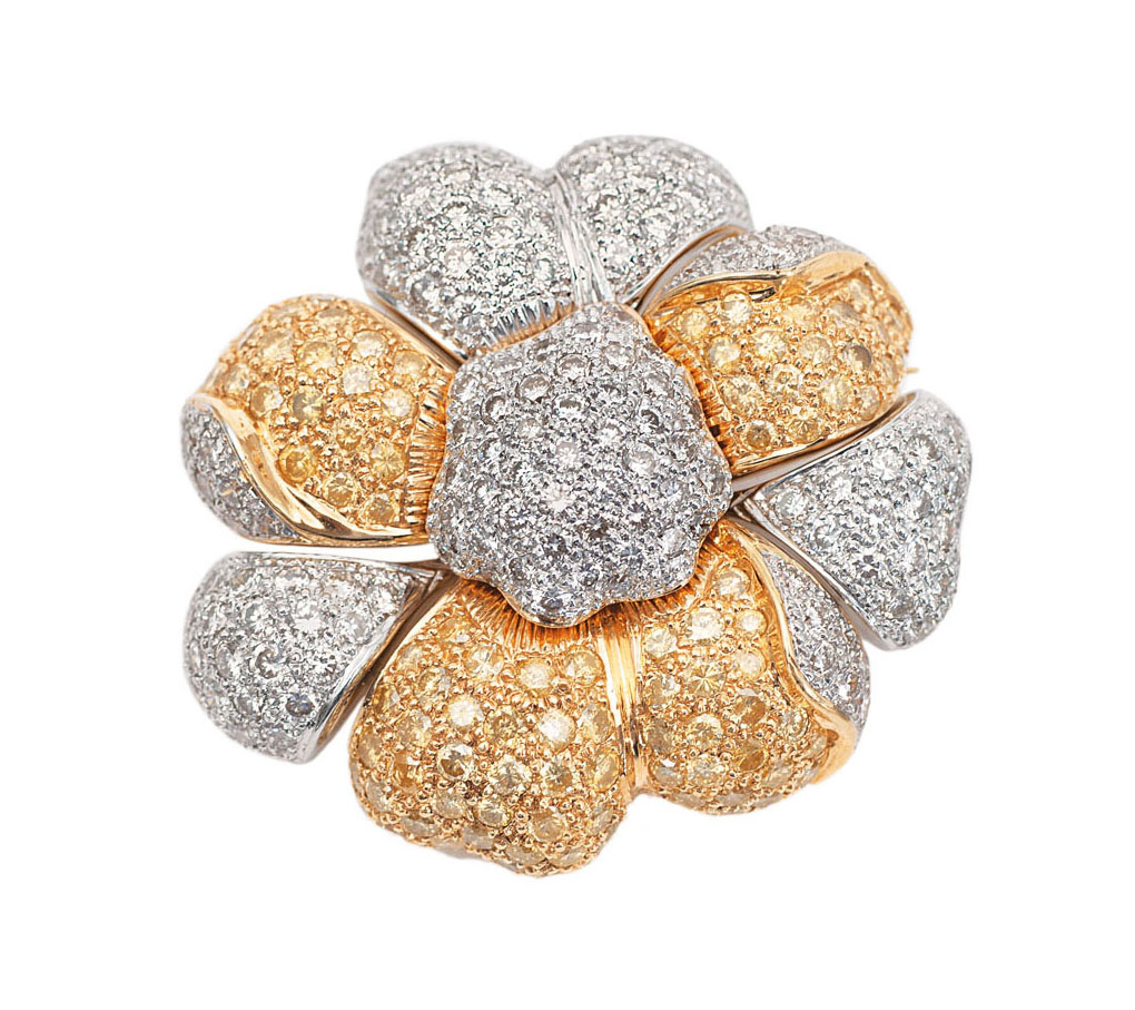 An extraordinary diamond brooch in flower shape