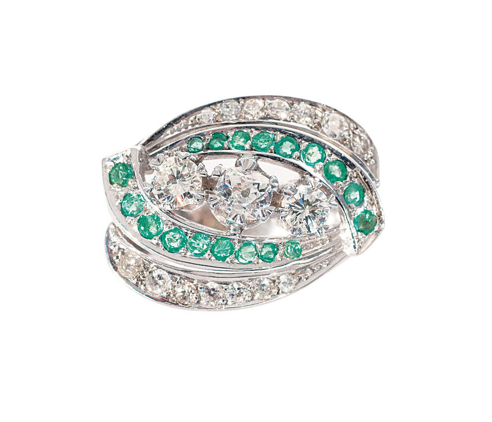 An emerald diamond jewellery set with bracelet and ring - image 2