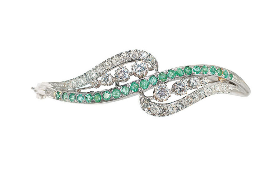 An emerald diamond jewellery set with bracelet and ring