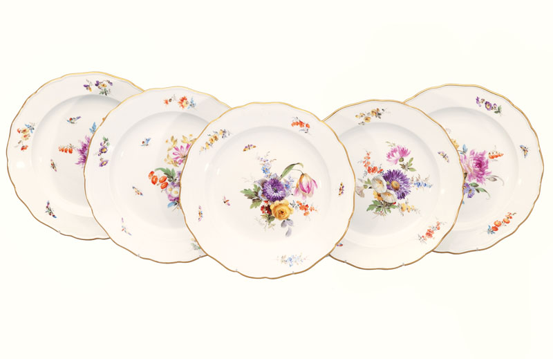 A set of 8 dinner plates 'Flower painting with insects'